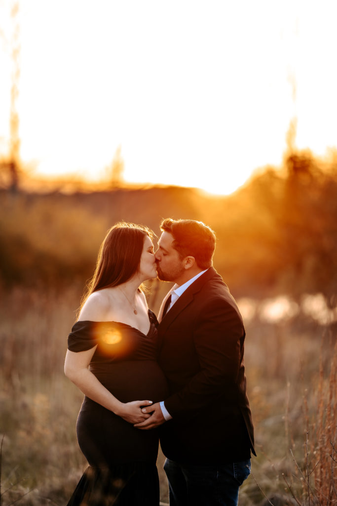 Maternity session at sunset in field 